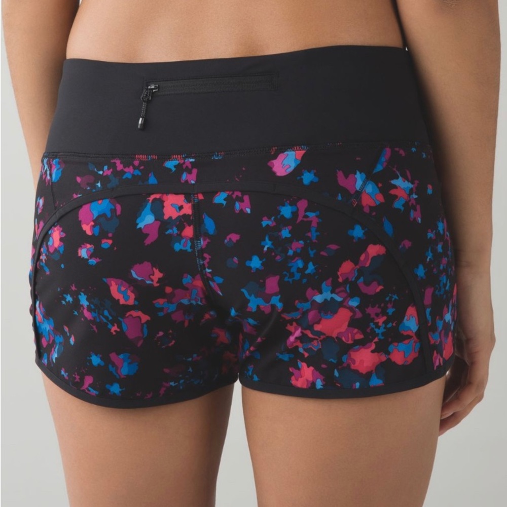 Lululemon Run Times Short (4") in Dandy Digie Multi / Black